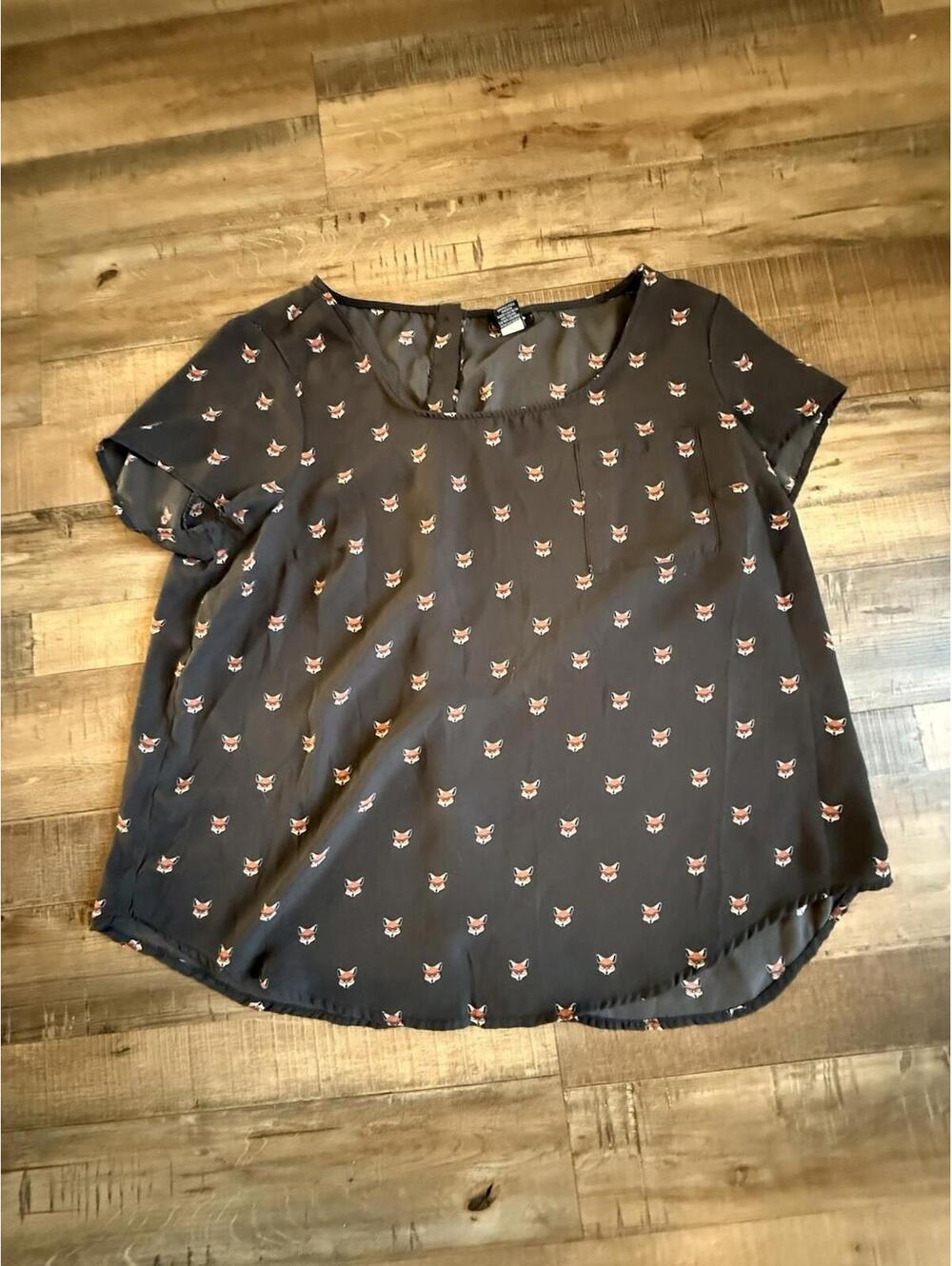 Torrid Camisole Top with Foxes Fox Print Short Sleeve Button Back Size 0x